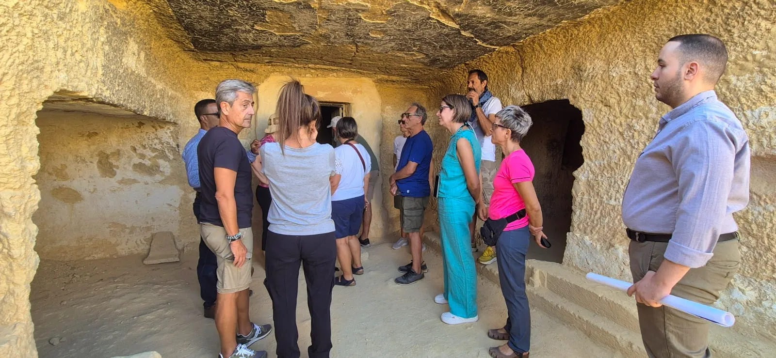 Gruppo di viaggiatori italiani in Egitto